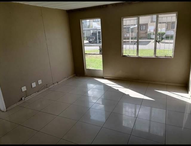 2 BEDROOM APARTMENT FOR SALE IN GLEN MARAIS